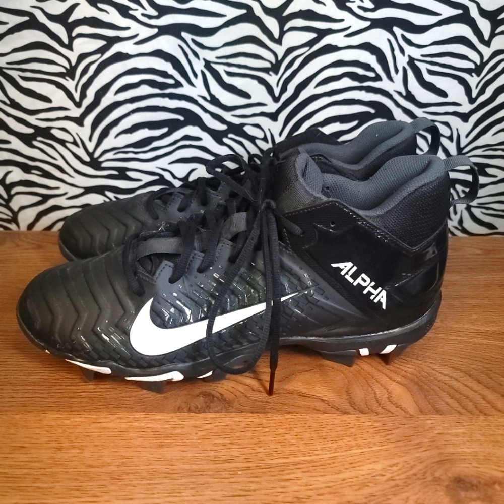 X BINRL1 0124 Mens. Sz. 11 Black Nike Alpha  Molded Rubber Cleats - GWOSLOO2.07